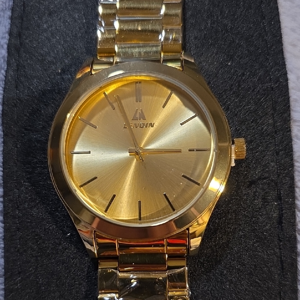 Lenqin Quartz Gold Stainless Steel  Watch NWT